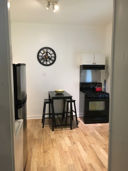 Eat in kitchen - 7602 Burthe St