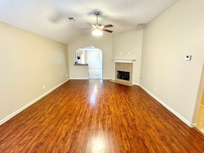 Building Photo - Now Leasing A 3 Bedroom 2 Bath home in Cor...