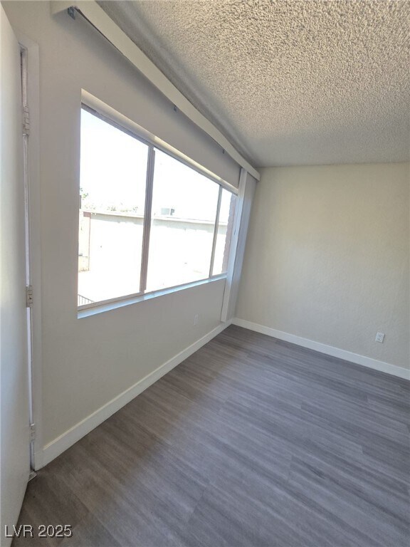 Building Photo - 1075 E Desert Inn Rd