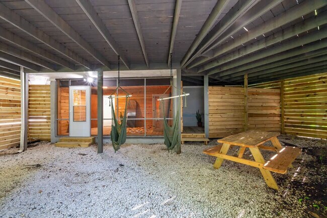 Building Photo - 5130 River Bluff Ln