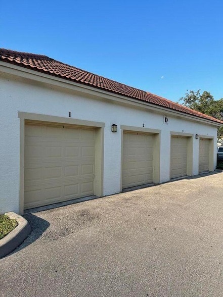 Building Photo - 549 SE Prescott Pl