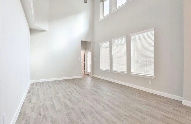 Building Photo - 2206 Bridgeport Path Dr