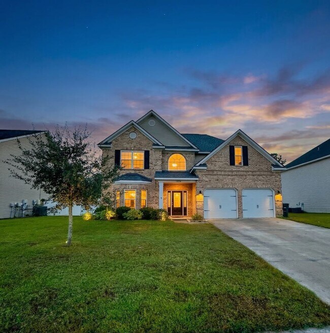 Building Photo - SPRING MOVE-IN SPECIAL: 50% OFF 1ST MONTH'S RENT!**