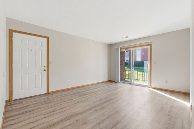 Building Photo - 2835 S Nettleton Ave