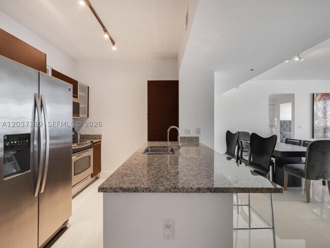 Building Photo - 950 Brickell Bay Dr