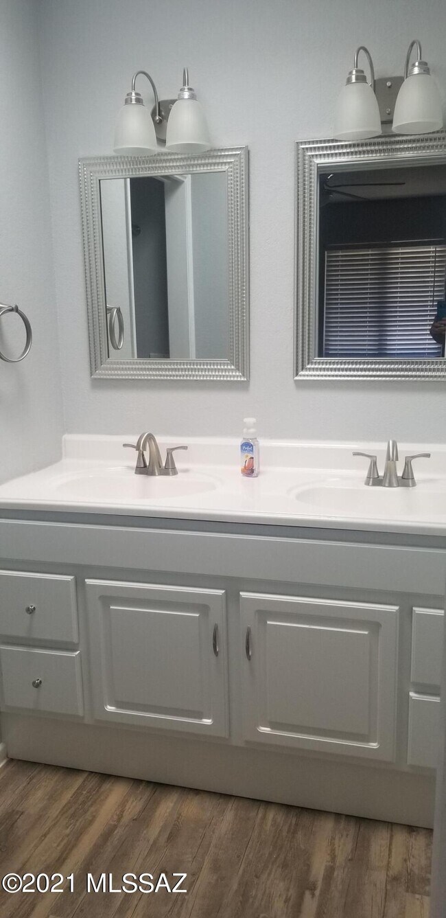 Building Photo - 9420 E Speedway Blvd