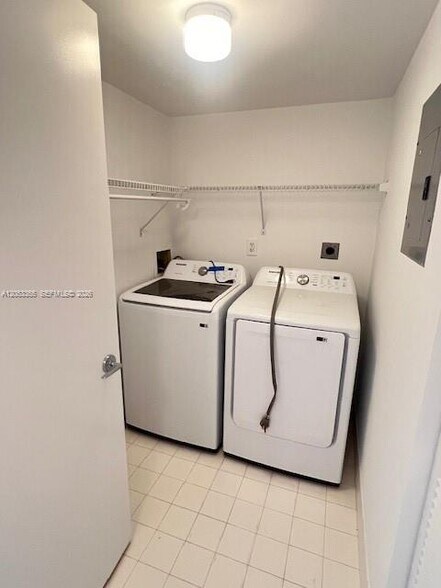 Building Photo - 3600 Yacht Club Dr
