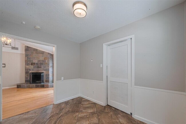 Building Photo - 927 Carlingford Ln