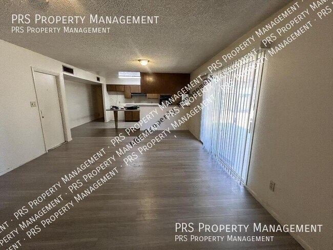 Building Photo - 5309 S River Dr