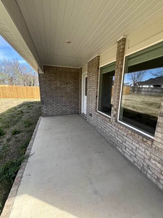 Building Photo - 573 Arizona St