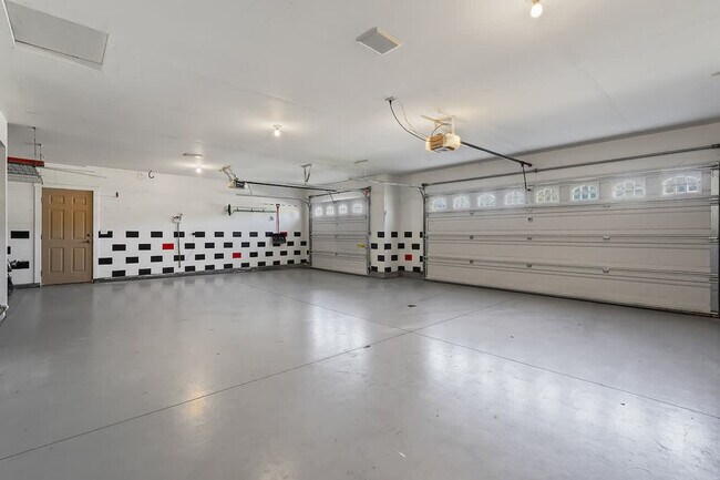Building Photo - 9541 W Silverbirch St