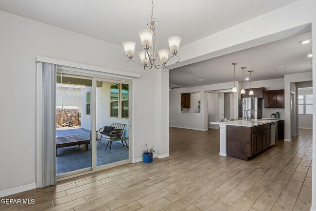 Building Photo - 7509 Enchanted Pk Dr