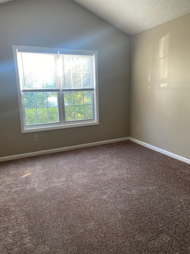 Building Photo - 4914 Pin Oak Dr