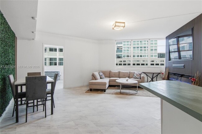 Building Photo - 801 Brickell Bay Dr