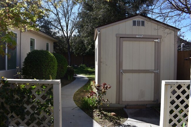 Building Photo - 2261 Pillsbury Rd