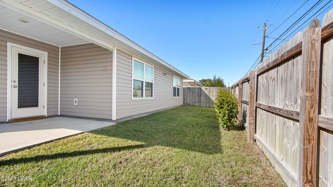 Building Photo - 4028 Silver Spur Rd