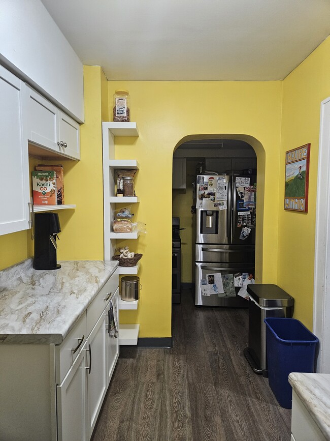 Building Photo - 1263 Grotto St