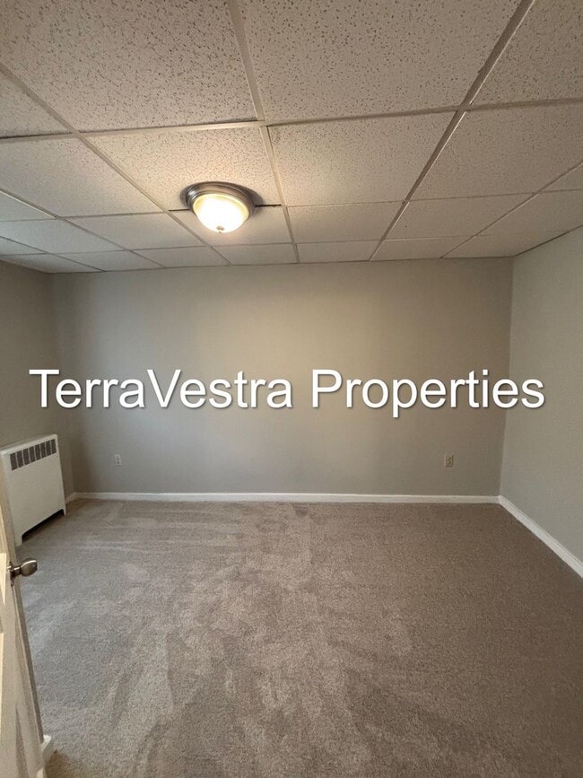 Building Photo - 366 Main St