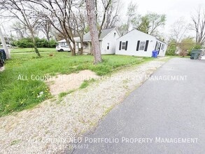 Building Photo - 857 S Waverly St