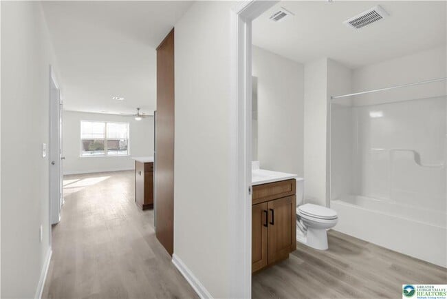 Building Photo - 1513 Maple St