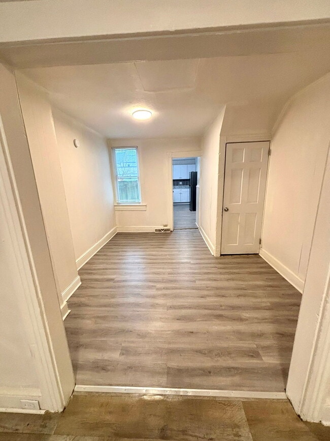 Building Photo - 513 Green St