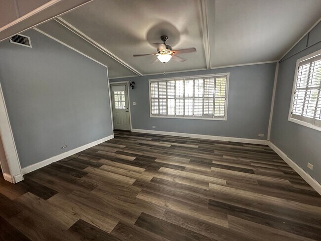 Building Photo - 4 Bedroom House with Lake views!