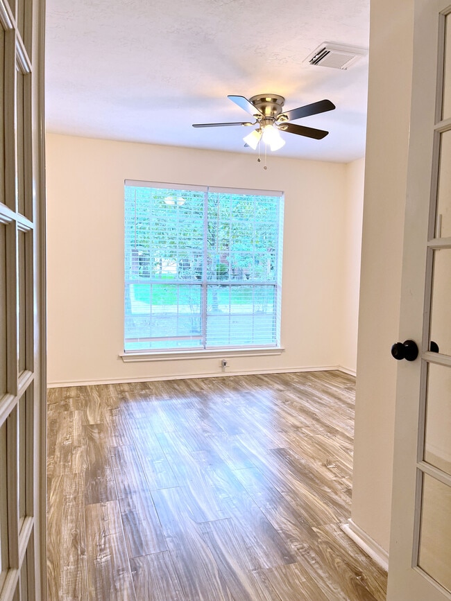 Building Photo - 126 W Russet Grove Cir