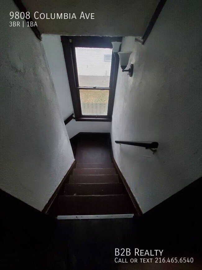 Building Photo - 9808 Columbia Ave