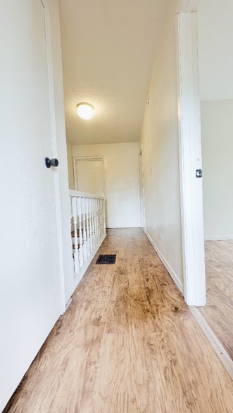 Building Photo - 533 E Graham Pl