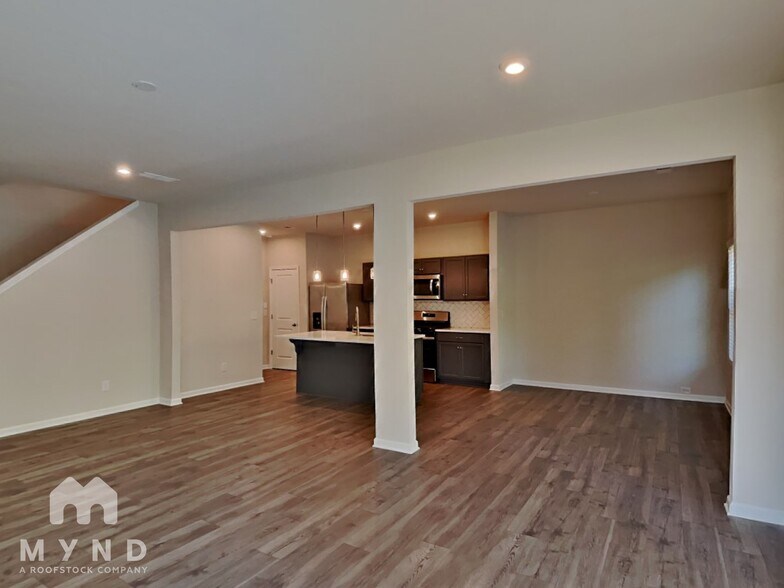 Building Photo - 1187 Park Center Cir