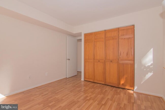 Building Photo - 1665 Parkcrest Cir