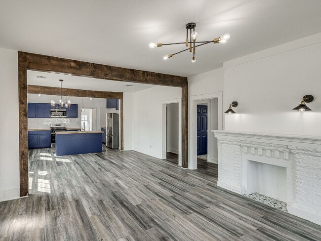 Building Photo - Beautifully Updated Bungalow!