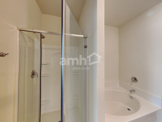 Building Photo - 7931 Bluewater Cove