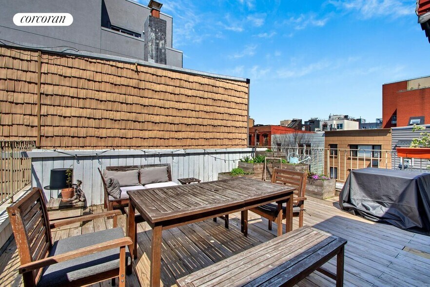 Building Photo - 88 Roebling St
