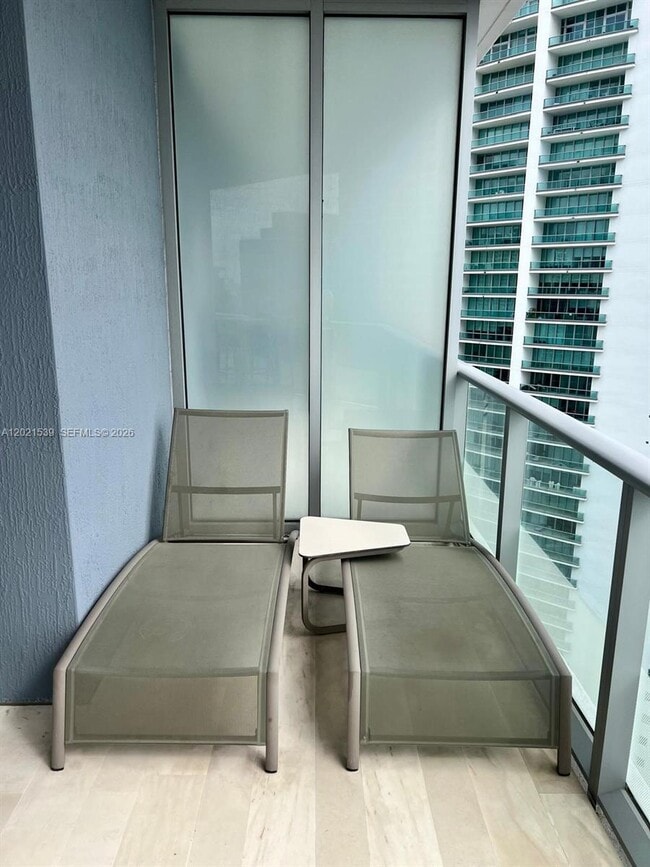 Building Photo - 1300 Brickell Bay Dr