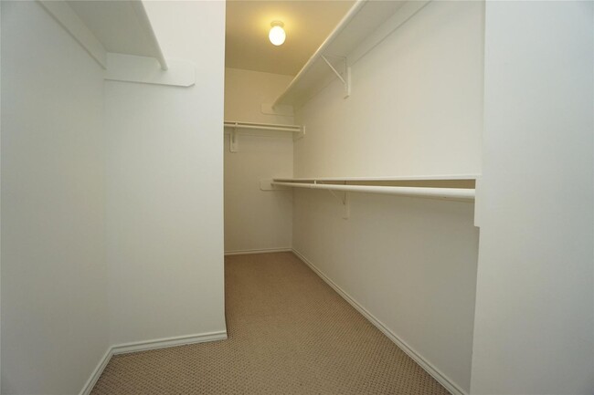 Building Photo - Location, Location! A Must-See Midtown Gem!