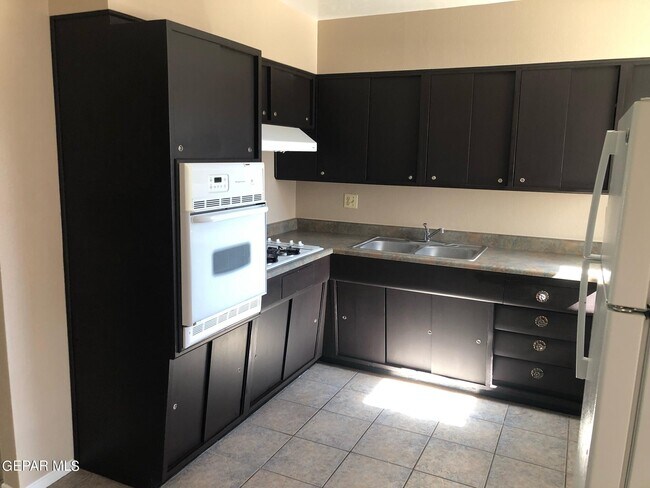 Building Photo - 10073 Kirwood St