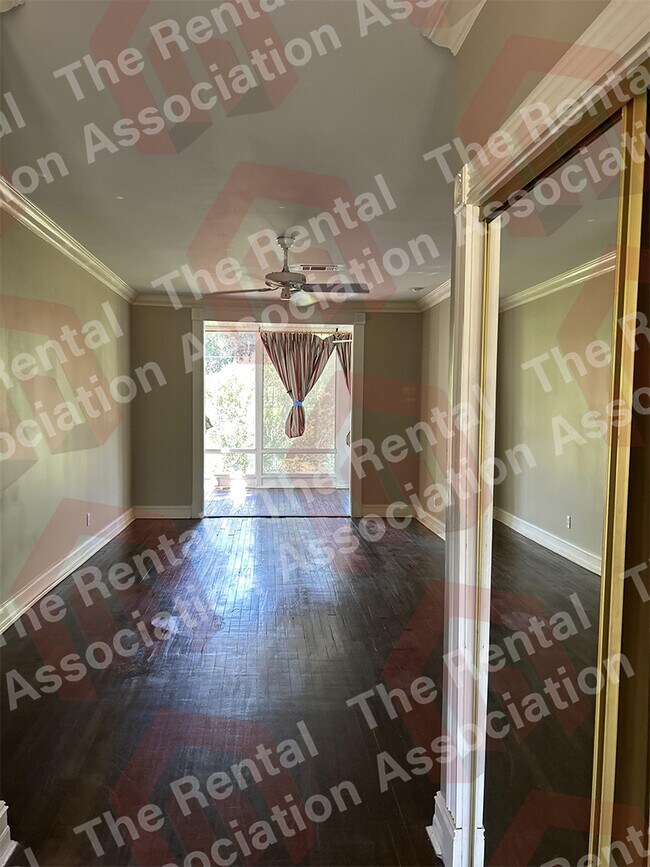 Building Photo - 2401 Jasmine St