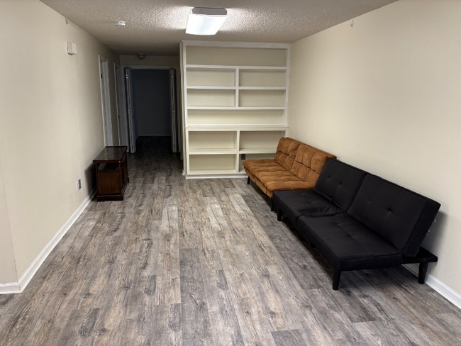 Building Photo - 9123 W Cedar Dr