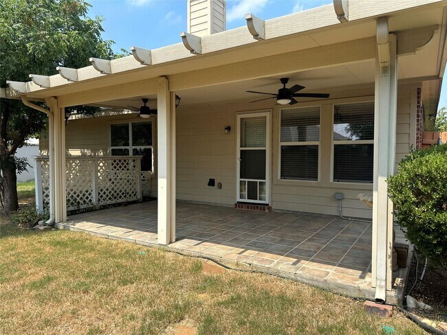 Building Photo - $500 off first months rent with Move in by...