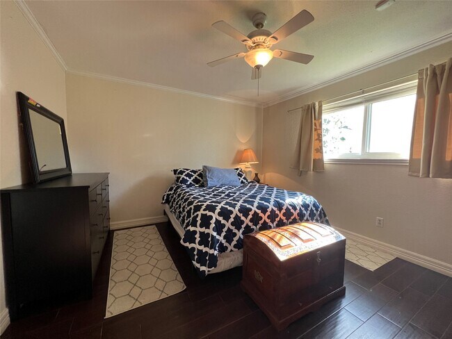Building Photo - 13650 Cherrydown St