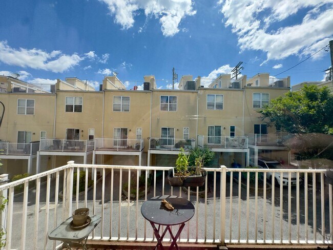 Building Photo - Charming 2 Bedroom/2 Bathroom Townhome near Patterson Park, Baltimore, MD!