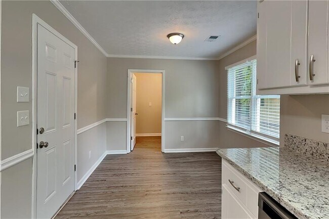 Building Photo - 205 Tawneywood Way
