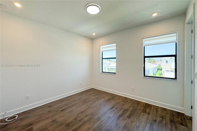 Building Photo - 2662 NW 87th Ter