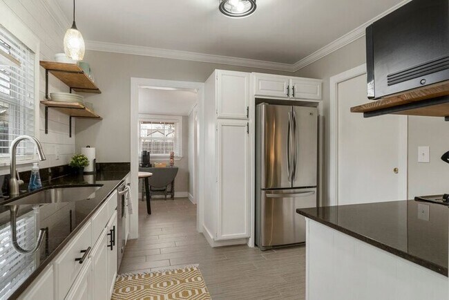 Building Photo - Enchanting Home @TU & Cherry Street