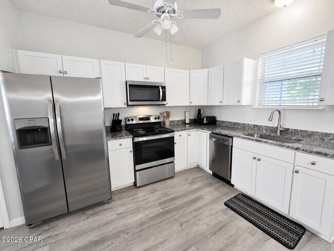 Building Photo - 5726 Beach Dr