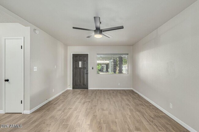 Building Photo - 721 E Montebello Ave