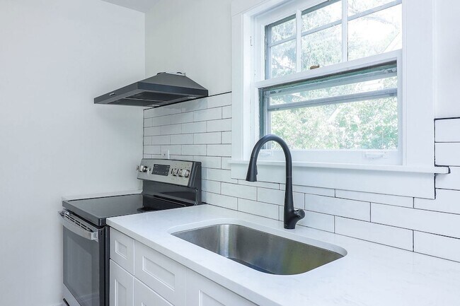 Building Photo - 15W355 Harvard St