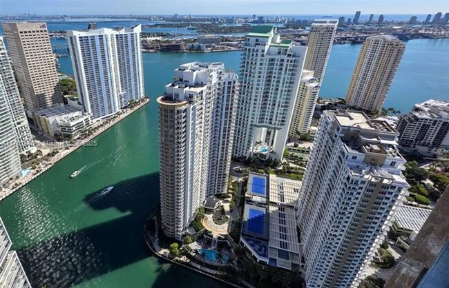 Building Photo - 495 Brickell Ave