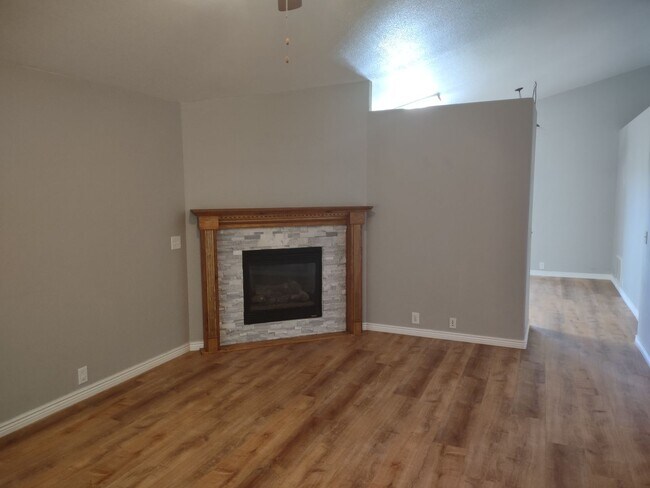 Building Photo - 7226 Bentwater Dr